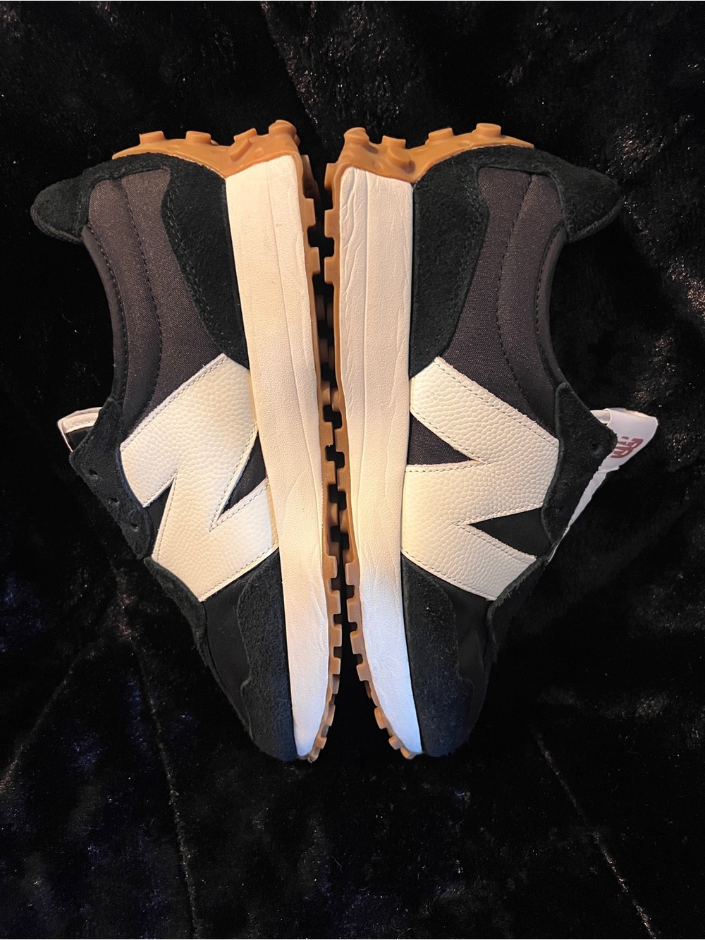 New Balance 327 Black White Gum Sneakers Women’s 12 / Men’s 10.5 - Picture 2 of 6